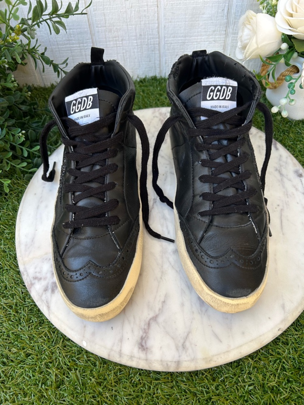 GOLDEN GOOSE
Women'Mid Star in black Zappa with black glitter star Sz 40 
$695 - Picture 13 of 17